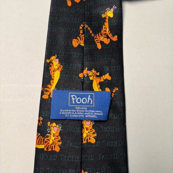 Tigger Characters Winnie Men’s Tie Black Authentic Pooh Disney 100% Silk - Picture 5 of 6